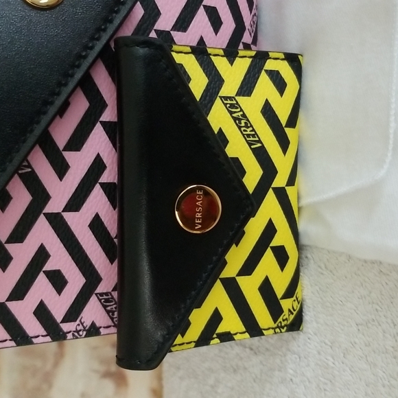 New Versace Greca Printed Envelope Pouch Bag Set (3) - Picture 2 of 14